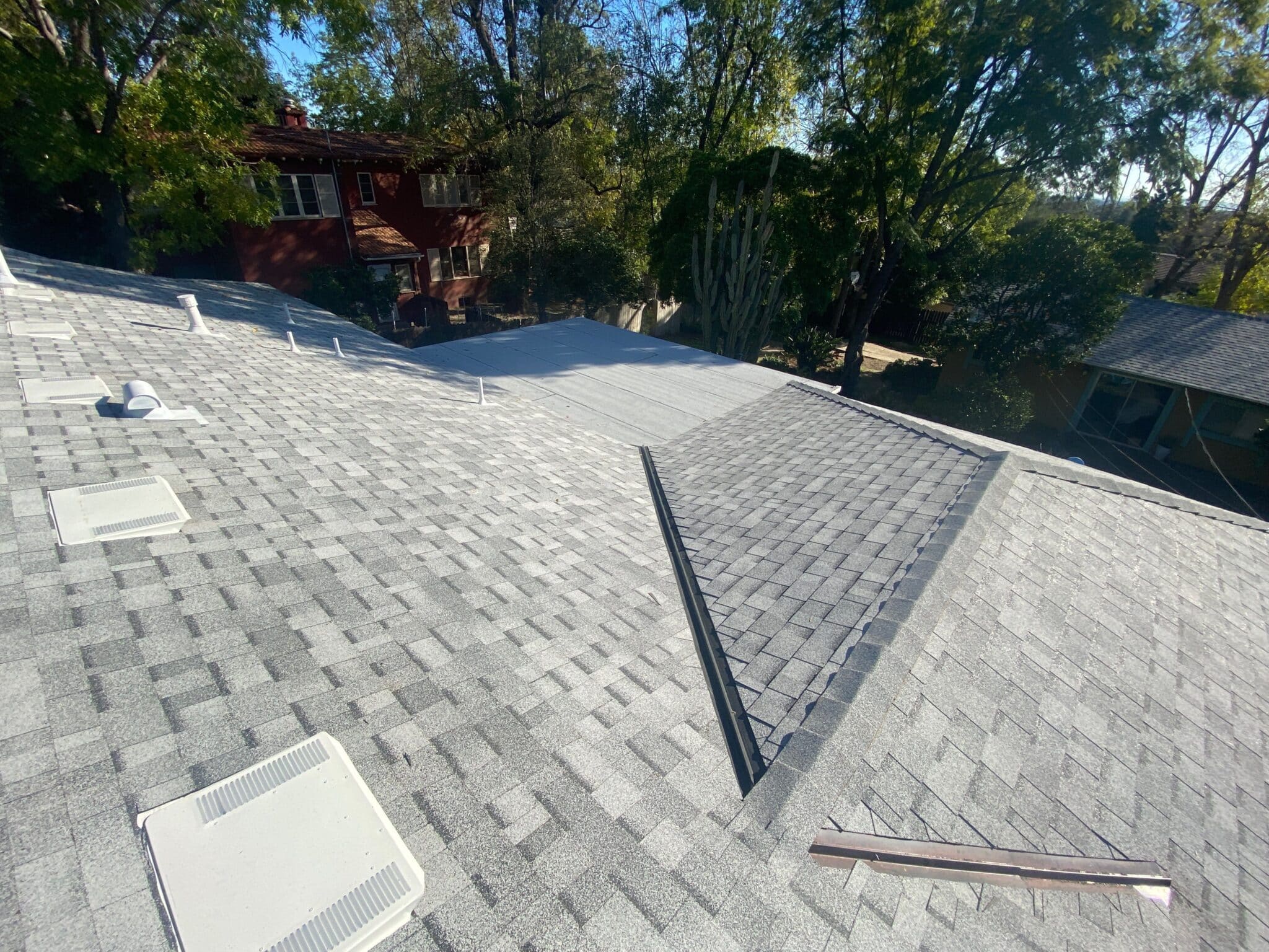 Owens-Corning-Sierra-Gray-Shingles-05-2048x1536