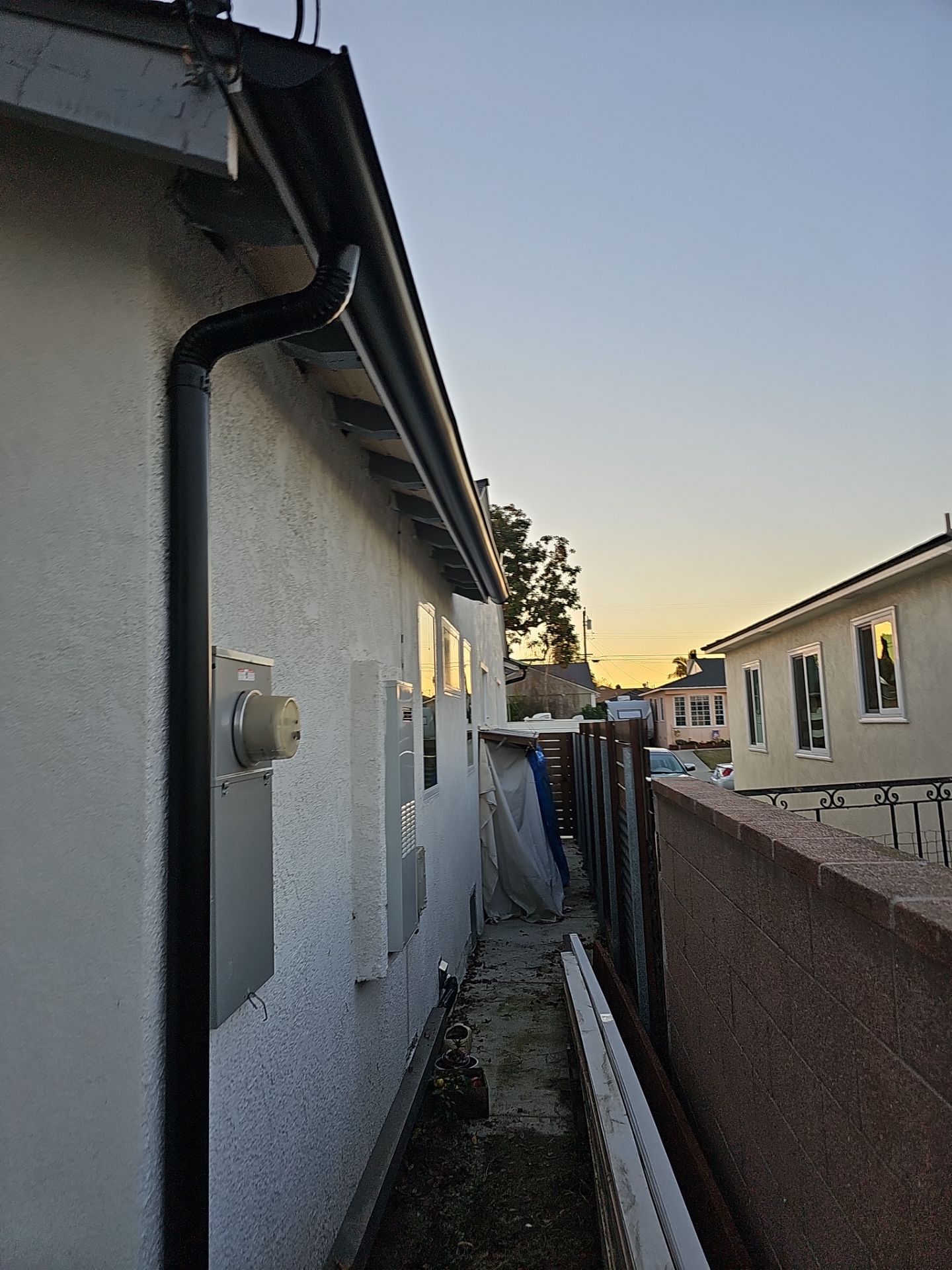 black-half-round-gutters-02