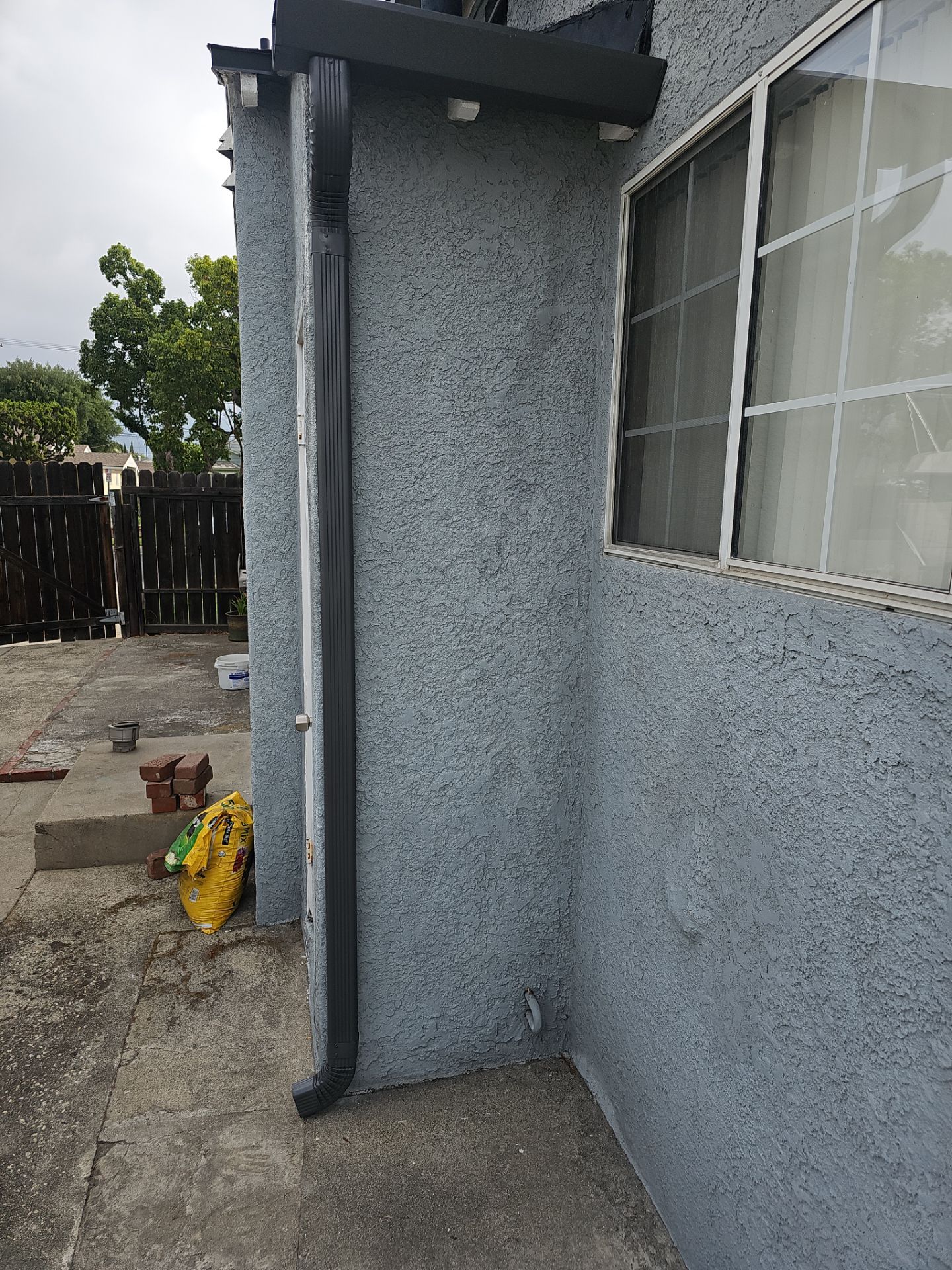 burbank-new-black-gutters-02