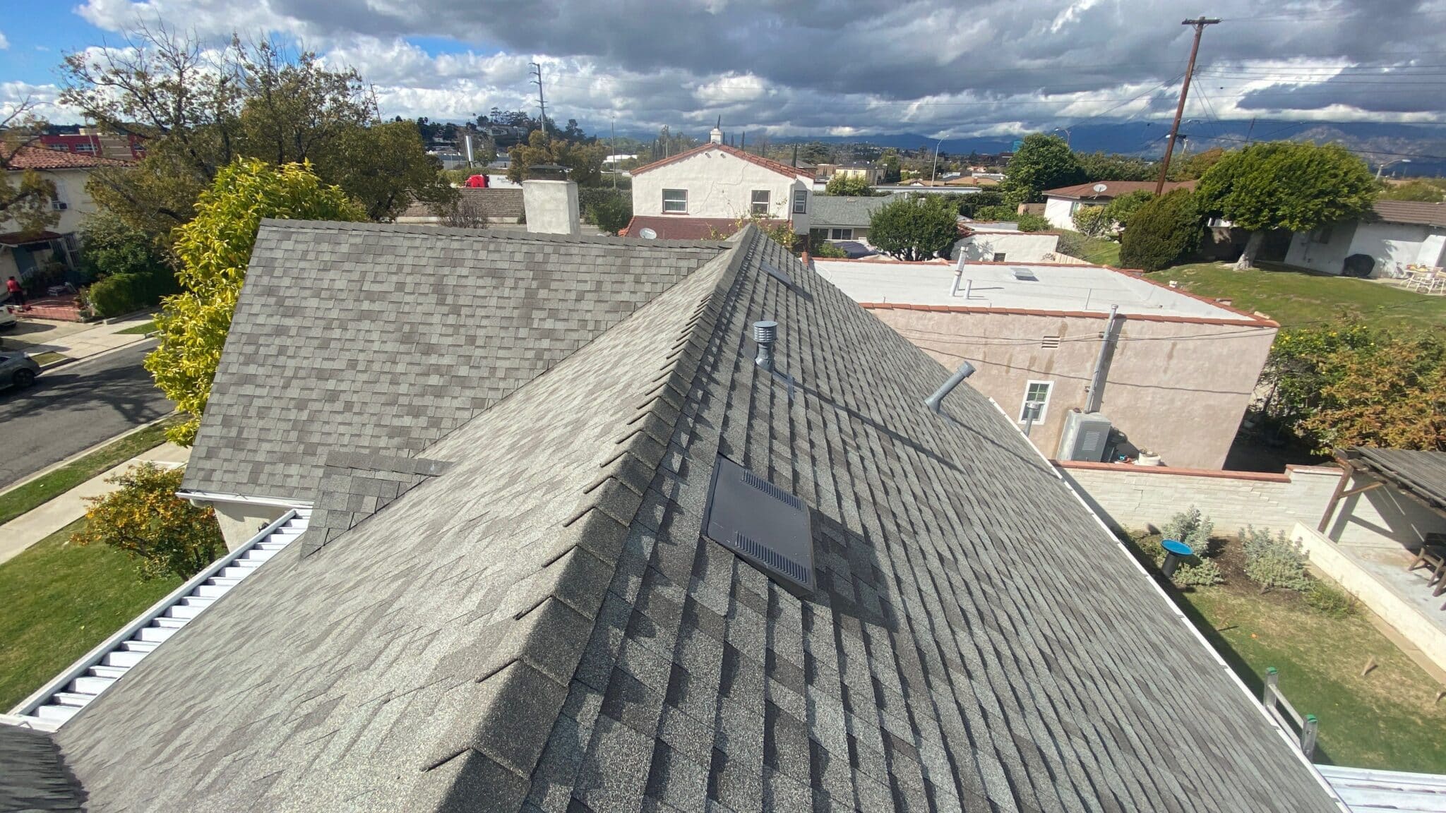 owens-corning-cliffside-gray-shingles-03-2048x1152